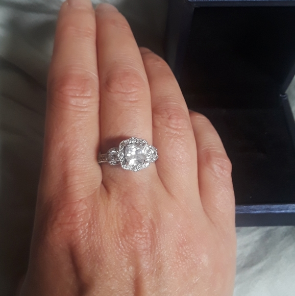 💍Women's Sterling Silver CZ Ring - Picture 3 of 4